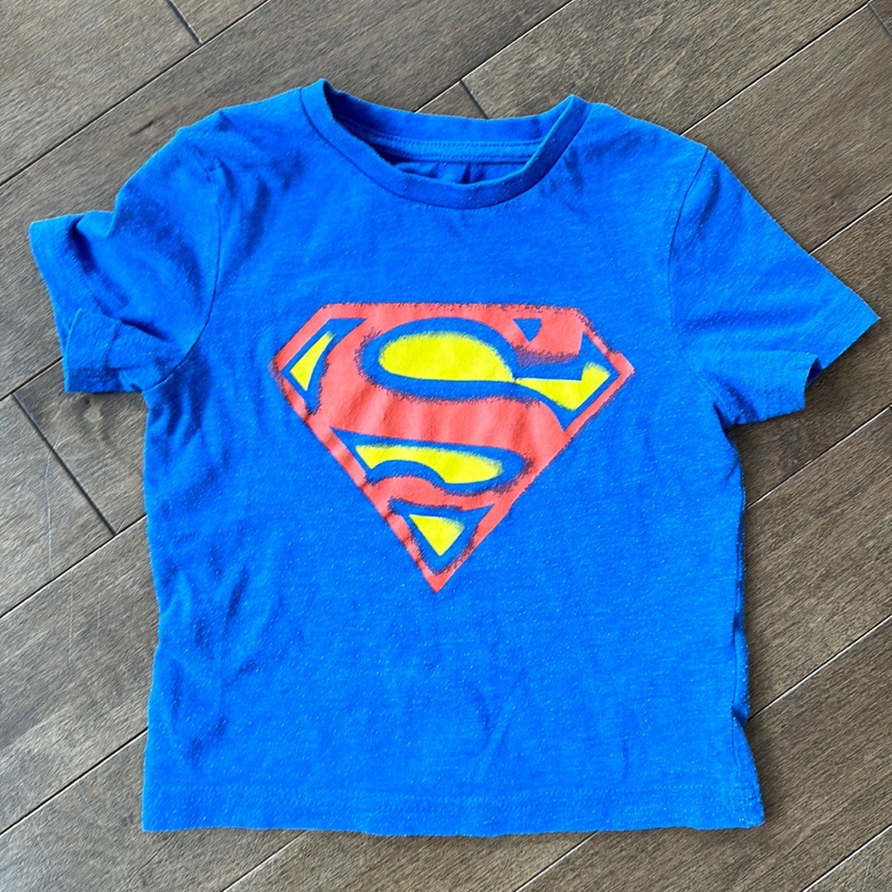 Kids 2T Superman t-shirt. EUC.